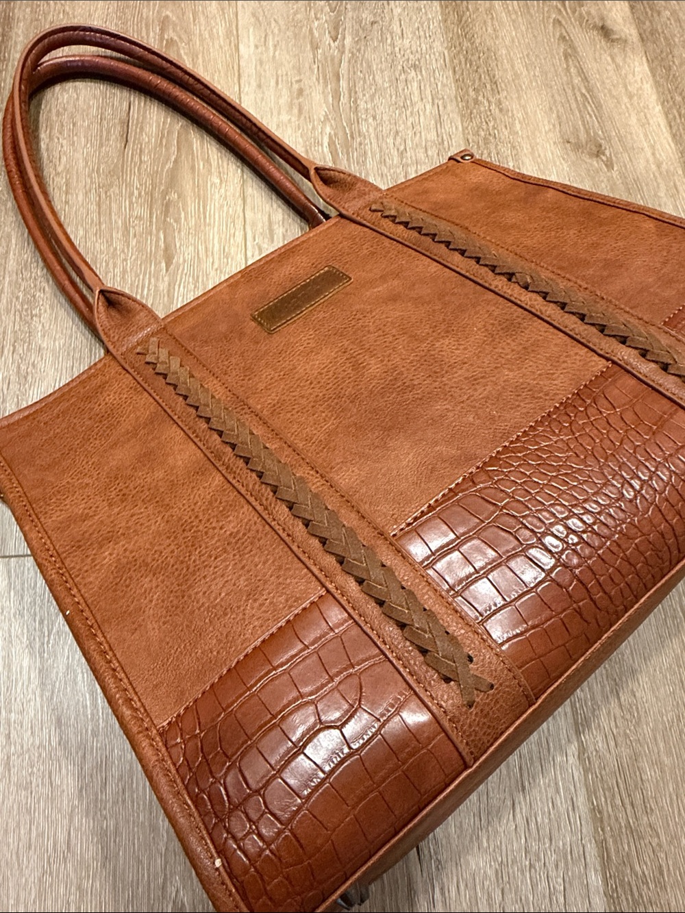Wrangler Tote - Picture 4 of 7